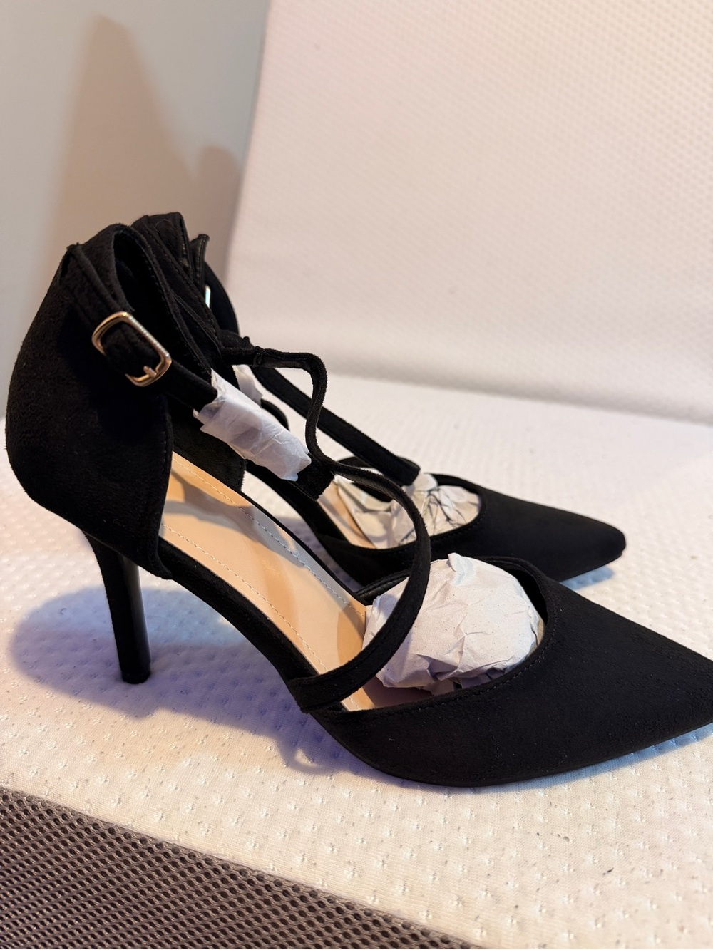 Women’s Black Pointed Toe Strappy Pumps